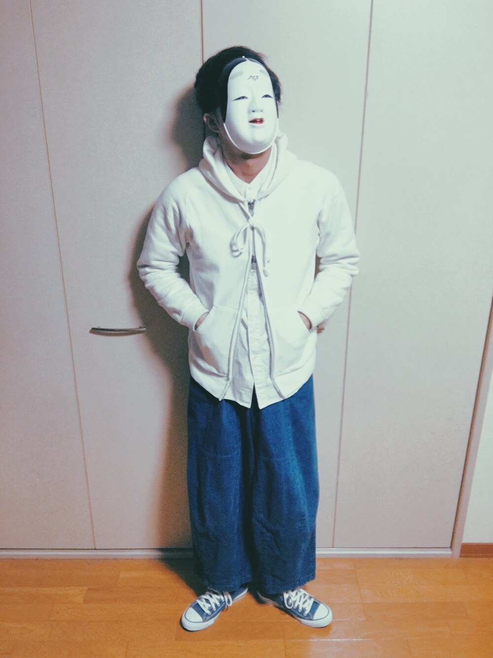 「寝起き、出勤」｜「BALANCE&HARMONYのアイテム（パーカー、ホワイト系）」を使った、将'n◢ ◤しょーんさん（メンズ・173cm）の春コーディネートの1枚目の写真