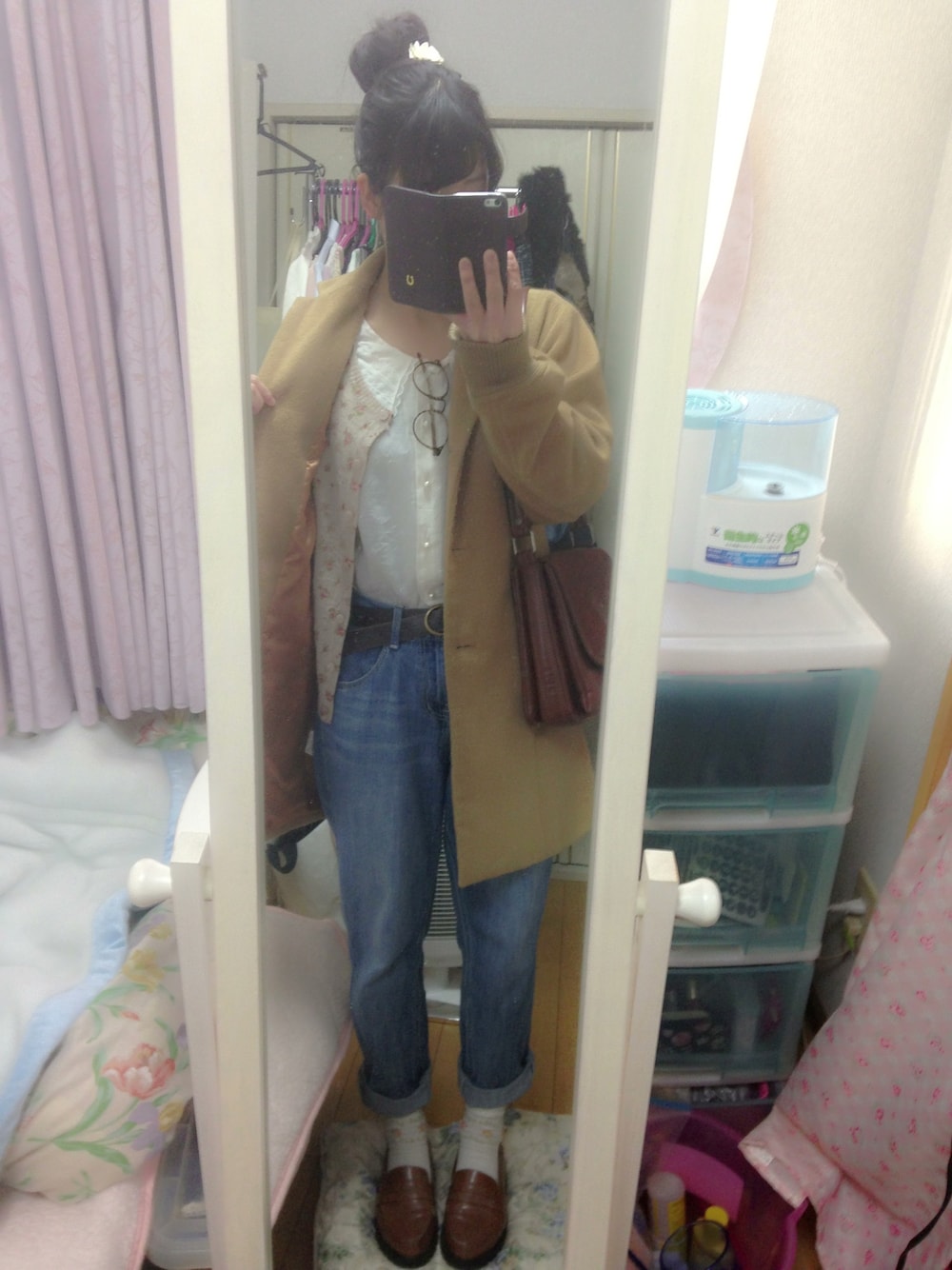 「花柄」｜「w closetのアイテム（デニムパンツ、その他）」を使った、みなちょ。さん（レディース・161cm）の冬コーディネートの1枚目の写真