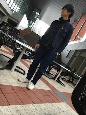 「大学」｜「アイテム（デニムジャケット）」を使った、ottさん（メンズ・165cm）の冬コーディネート