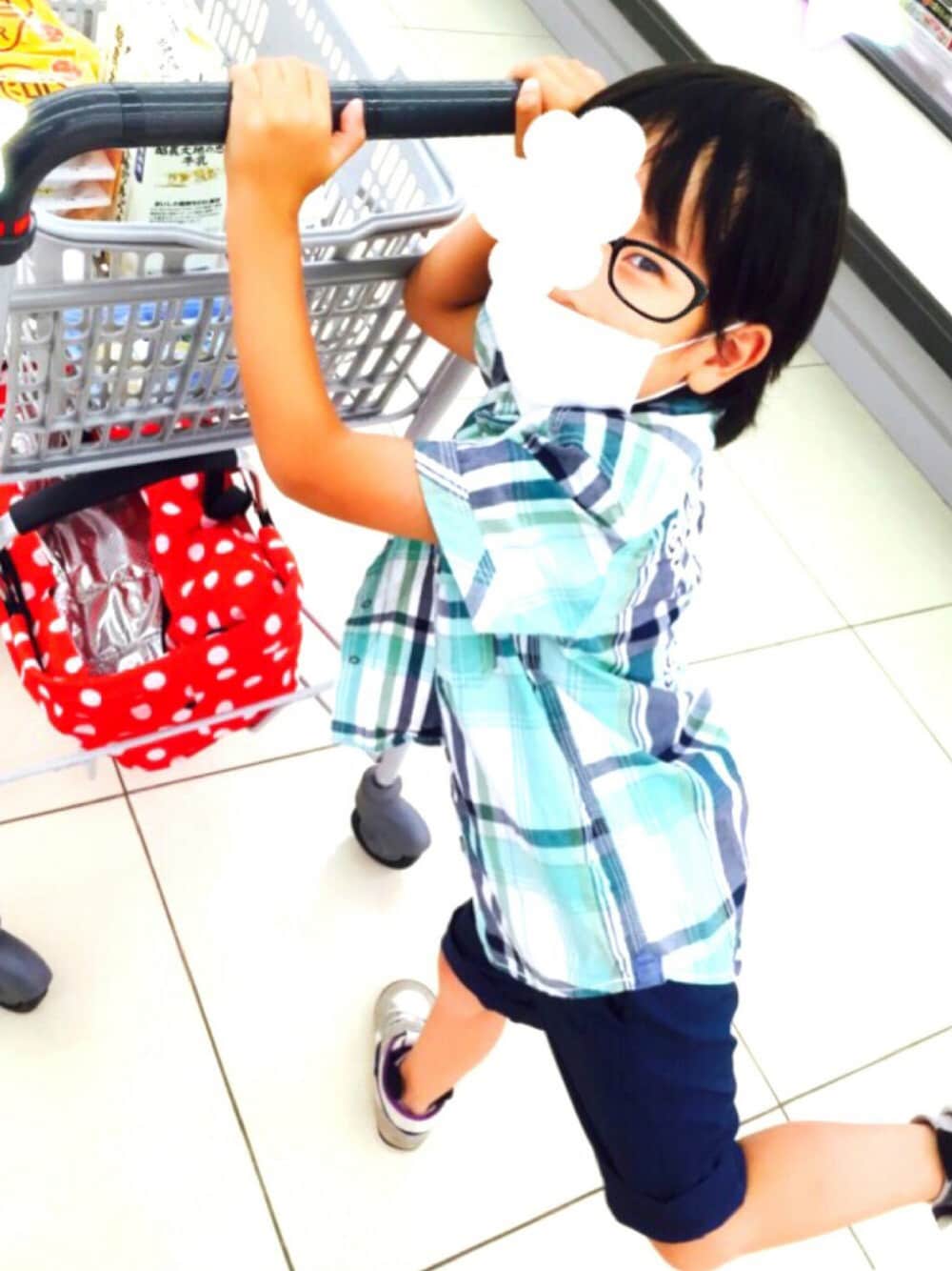 「キッズファッション、男の子、プチプラ、夏コーデ、シャツ、シャツコーデ、5歳」｜「H&Mのアイテム（シャツ/ブラウス、グリーン系）」を使った、ＹandＲさん（キッズ・100cm）の夏コーディネートの1枚目の写真