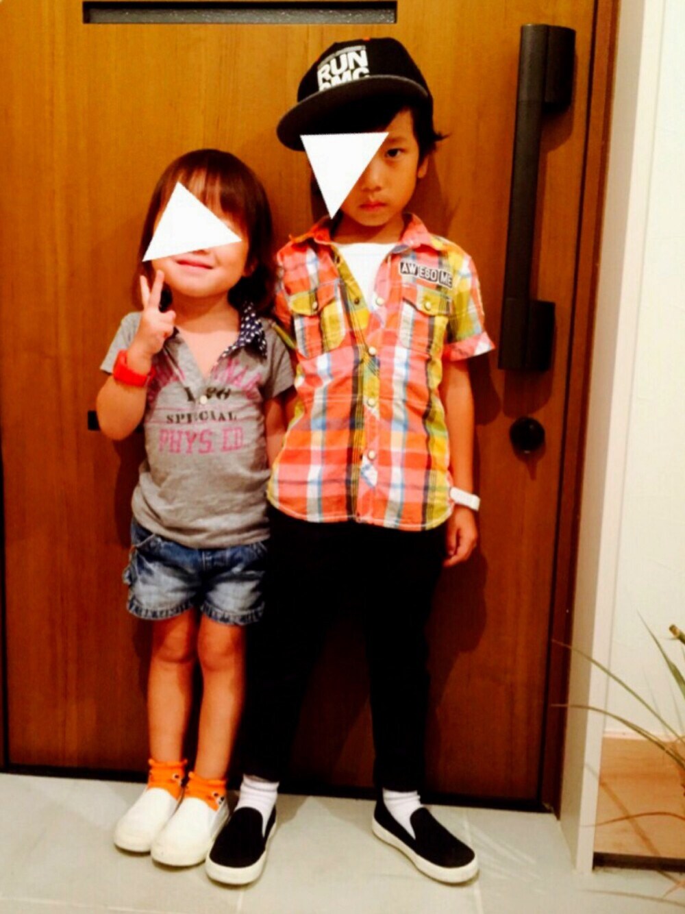 「カジュアル、キッズ、キッズコーデ、シャツスタイル、男の子、5歳、兄弟コーディネート、キャップ、帽子、イベント」｜「H&Mのアイテム（シャツ/ブラウス、オレンジ系）」を使った、ＹandＲさん（キッズ・100cm）の秋コーディネートの1枚目の写真