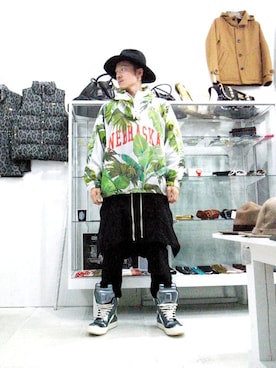 「RICK OWENS」｜「アイテム（ナイロンジャケット）」を使った、アールさん（メンズ・172cm）の秋コーディネート