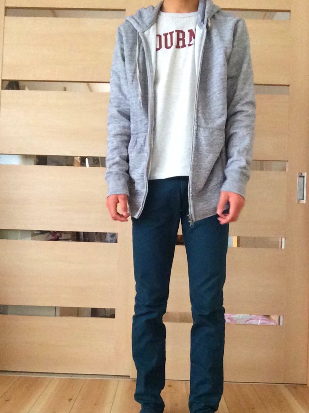 「UNIQLOのアイテム（ジャケット/アウター、グレー系）」を使った、104Bさん（メンズ・173cm）の春コーディネートの1枚目の写真