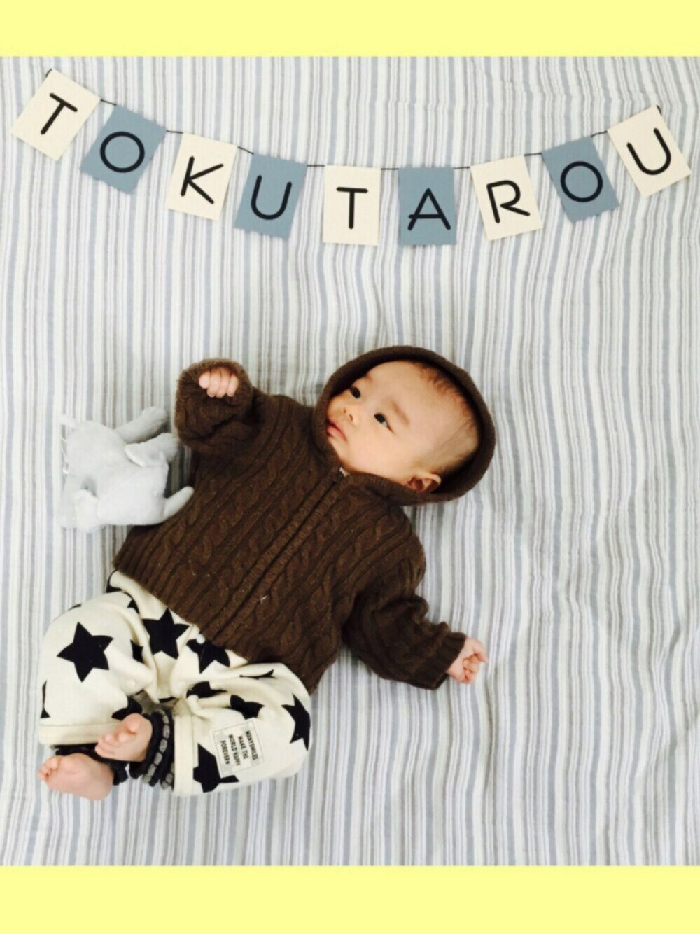 「60cm、０歳、おとこのこ、ベビー、ベビーコーデ、赤ちゃん、西松屋、ニット、babygap、生後3ヶ月」｜「西松屋のアイテム（ロンパース、ホワイト系）」を使った、eric2215さん（キッズ・60cm）の秋コーディネートの1枚目の写真