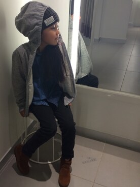 「UNIQLO（ユニクロ）のアイテム（ジャケット/アウター、グレー系）」を使った、tumuさん（キッズ・120cm）の冬コーディネート