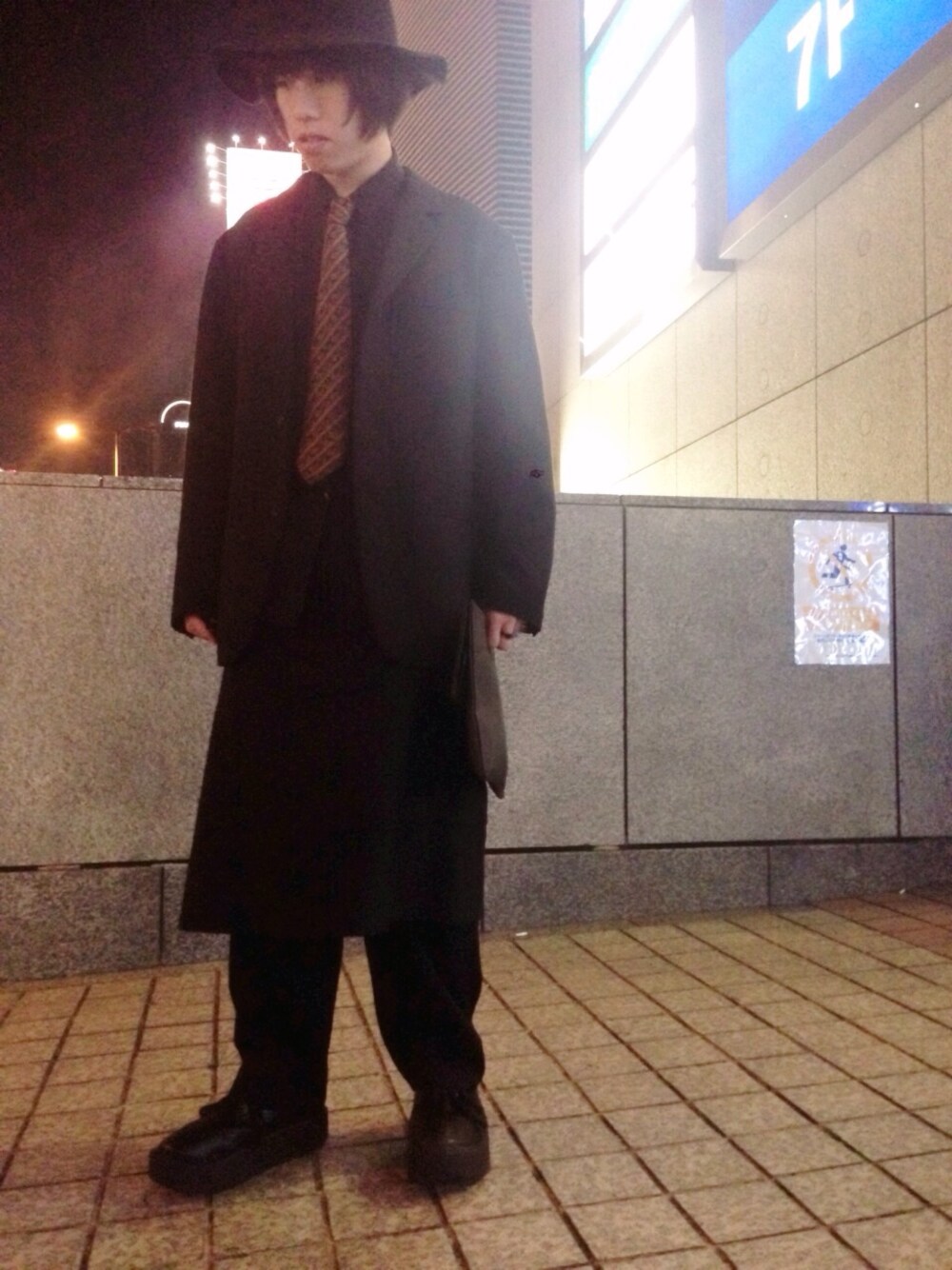 「ブラック、モード」｜「Yohji Yamamotoのアイテム（スーツジャケット、ブラック系）」を使った、yukiさん（メンズ・175cm）の秋コーディネートの1枚目の写真