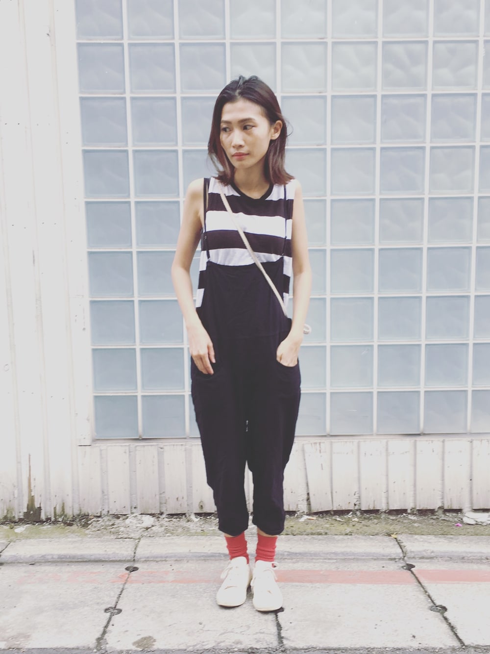 「夏コーデ、ootd、stripe、lookbook、Taiwan」｜「CONVERSEのアイテム（スニーカー、ホワイト系）」を使った、陳泛亭さん（レディース・158cm）の春コーディネートの1枚目の写真