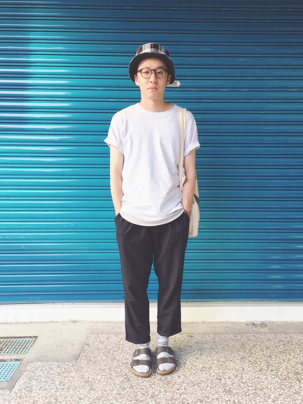 「白Tシャツ、birkenstock、夏、ootd、BROWN、lookbook、casual」｜「United Athleのアイテム（Tシャツ/カットソー、ホワイト系）」を使った、陳泛亭さん（レディース・158cm）の春コーディネートの1枚目の写真