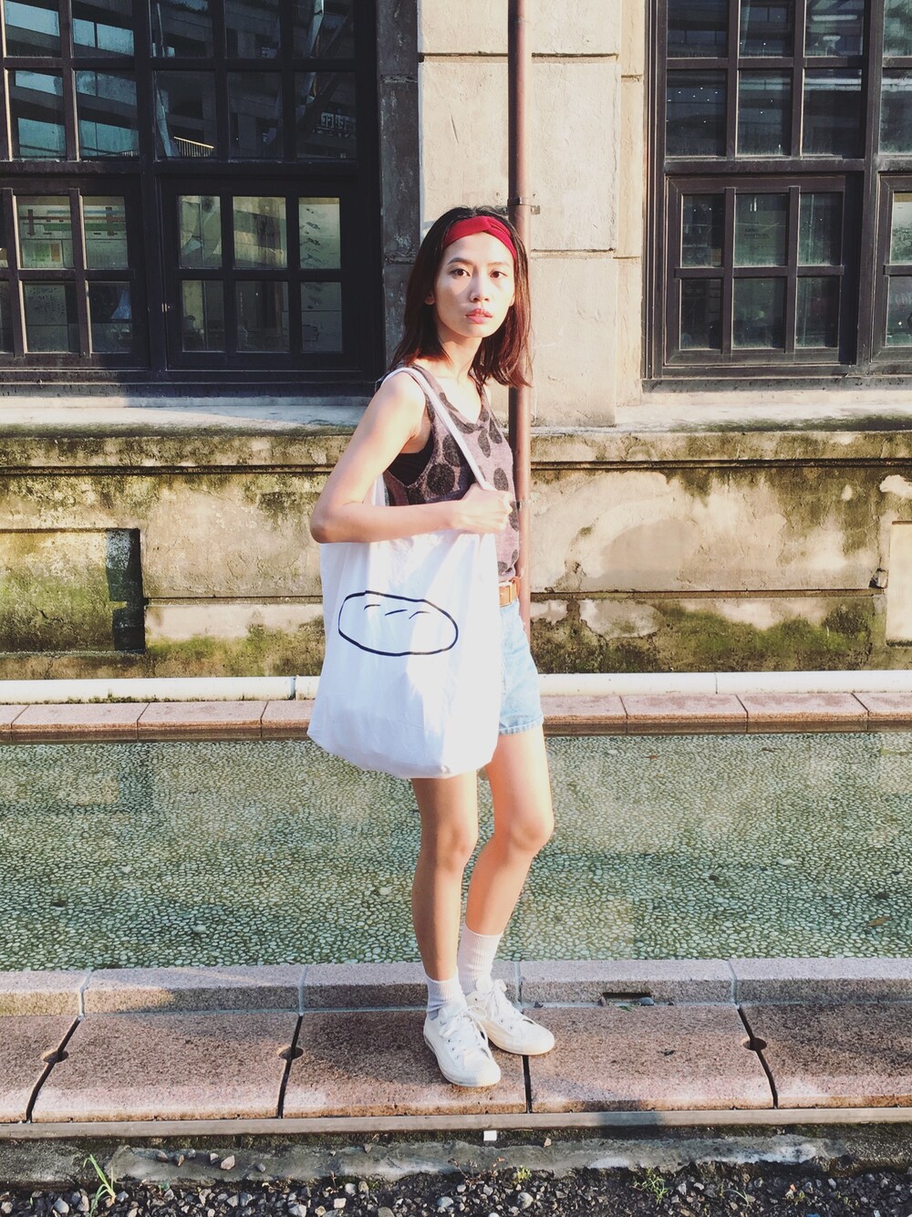 「ootd、spotlight、夏コーデ、休日スタイル、white、converse、totebag、市集」｜「no brandのアイテム（トートバッグ、ホワイト系）」を使った、陳泛亭さん（レディース・158cm）の夏コーディネートの1枚目の写真