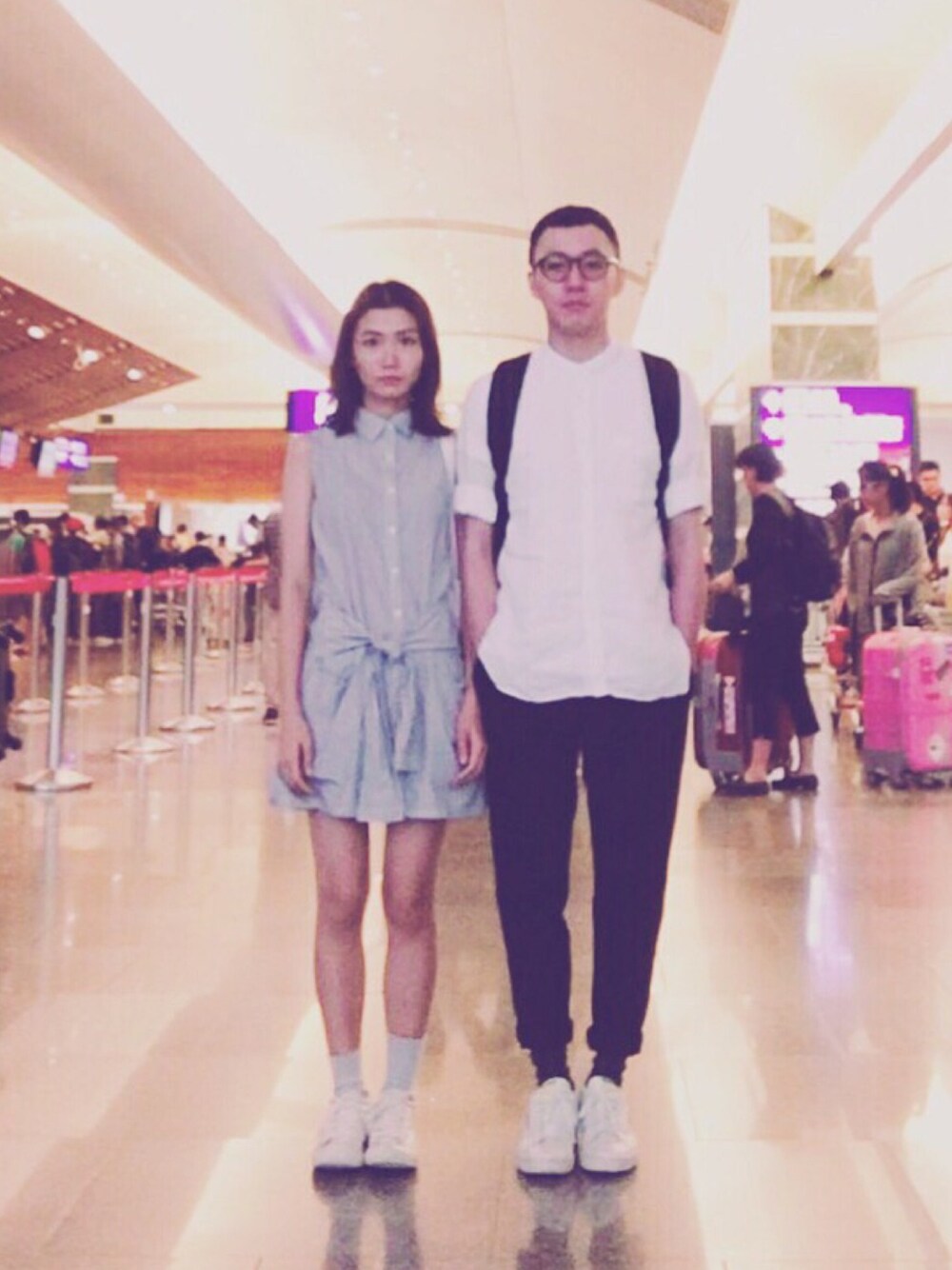 「夏、Ootd #、Taiwan、couple、lookbook、reebok、converse、LOVE」｜「Reebokのアイテム（シューズ、ベージュ系）」を使った、陳泛亭さん（レディース・158cm）の夏コーディネートの1枚目の写真