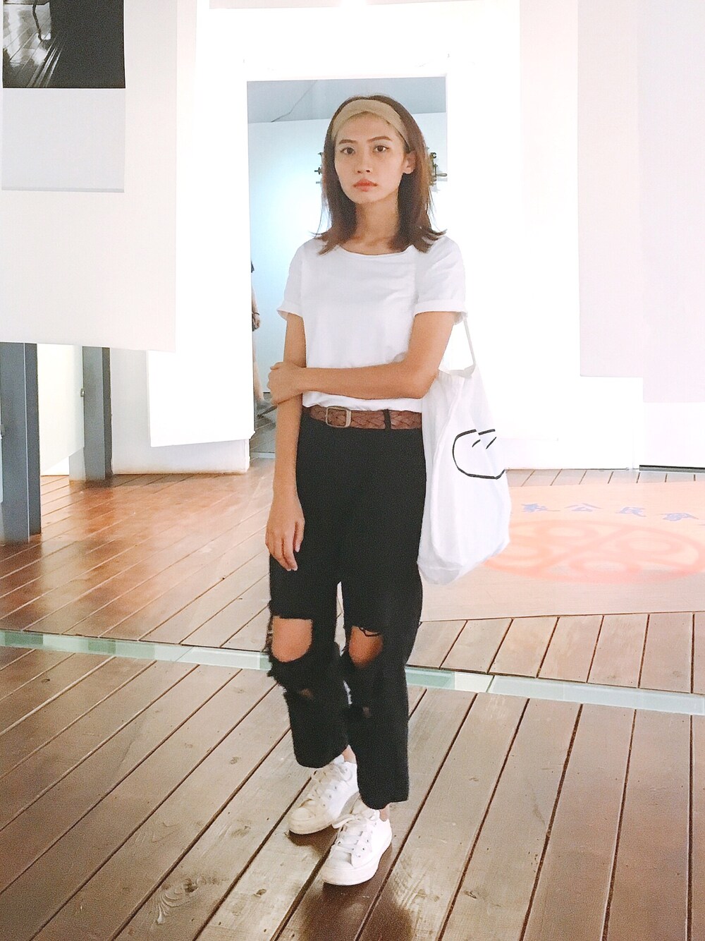 「ootd、outfit、summer、sneakers、black and white、casual、Taiwan」｜「no brandのアイテム（トートバッグ、ホワイト系）」を使った、陳泛亭さん（レディース・158cm）の秋コーディネートの1枚目の写真