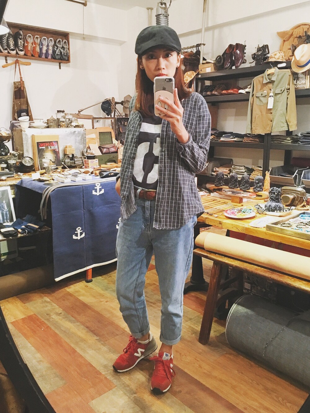 「ootd、ootdtw、outfit、boystyle、casual、Taiwan、selectshop」｜「NEW BALANCEのアイテム（シューズ、レッド系）」を使った、陳泛亭さん（レディース・158cm）の秋コーディネートの1枚目の写真