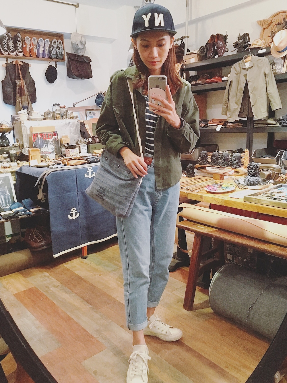 「ootd、outfit、casual、hat、stripe、sneakers、converse、Taiwan、selectshop」｜「broad brossのアイテム（キャップ、ブルー系）」を使った、陳泛亭さん（レディース・158cm）の秋コーディネートの1枚目の写真