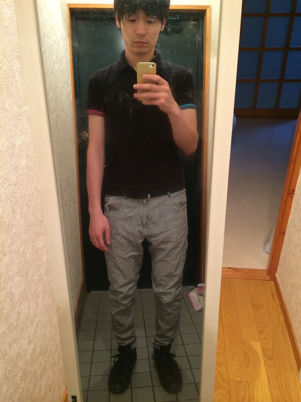 「ちょっとそこまで、サルエルパンツ、グレンチェック、ポロシャツ、RAGEBLUE、FRED PERRY、フレッド・ペリー」｜「CONVERSEのCONVERSE ALL STAR CLASSIC LEATHER HI　（スニーカー、ブラック系）」を使った、yujintさん（メンズ・174cm）の春コーディネートの1枚目の写真