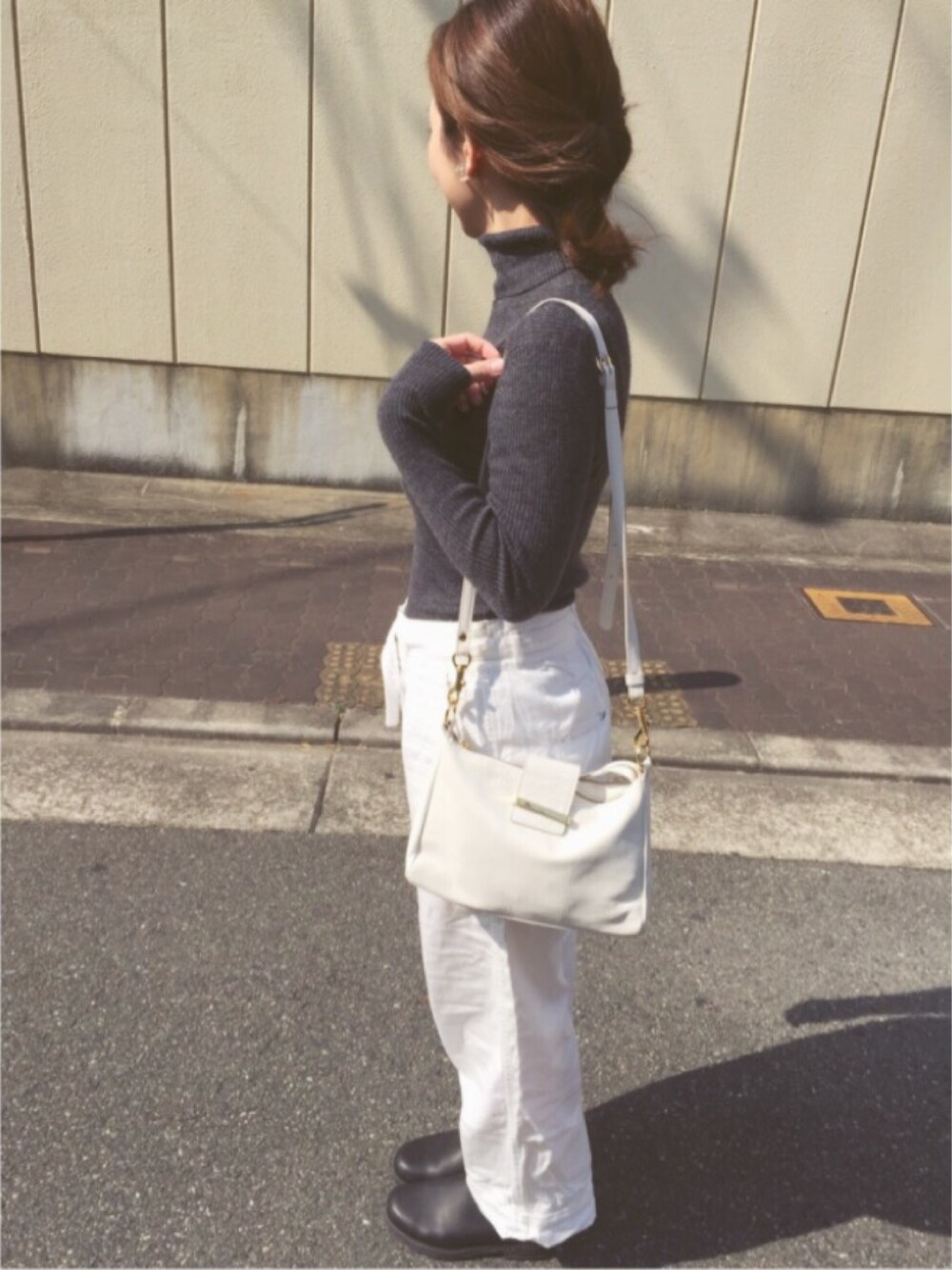 「タートル、ワイドパンツ」｜「UNIQLOのアイテム（ニット/セーター、グレー系）」を使った、tanako.さん（レディース・158cm）の秋コーディネートの1枚目の写真