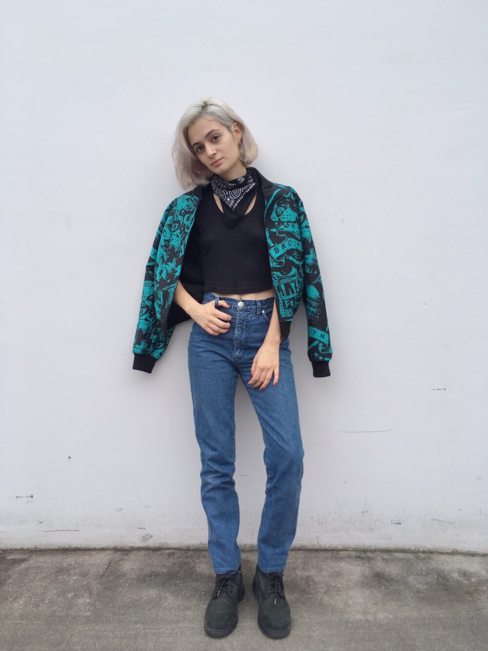 「agnesb、アニエスべーポップ」｜「agnes b.のアイテム（ナイロンジャケット、グリーン系）」を使った、Laura Ribeiroさん（レディース・165cm）の秋コーディネートの1枚目の写真