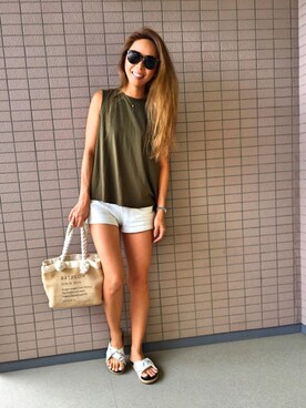「カーキ×ホワイト」｜「アイテム（サンダル）」を使った、mioさん（レディース・162cm）の夏コーディネート