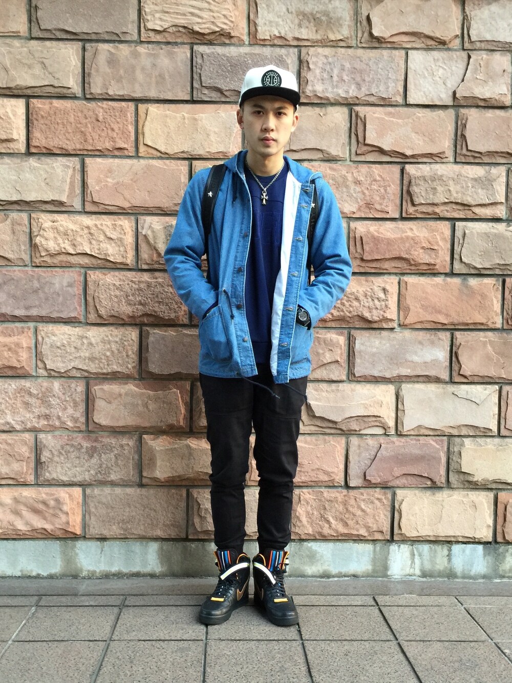「PIGALLE、supreme、Chrome Hearts、PUBLISH、NIKE、GIVENCHY」｜「PIGALLEのアイテム（キャップ、ホワイト系）」を使った、崔峻さん（メンズ・182cm）の冬コーディネートの1枚目の写真