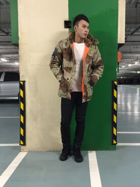 「アイテム（ミリタリージャケット、ブラウン系）」を使った、崔峻さん（メンズ・182cm）の冬コーディネート