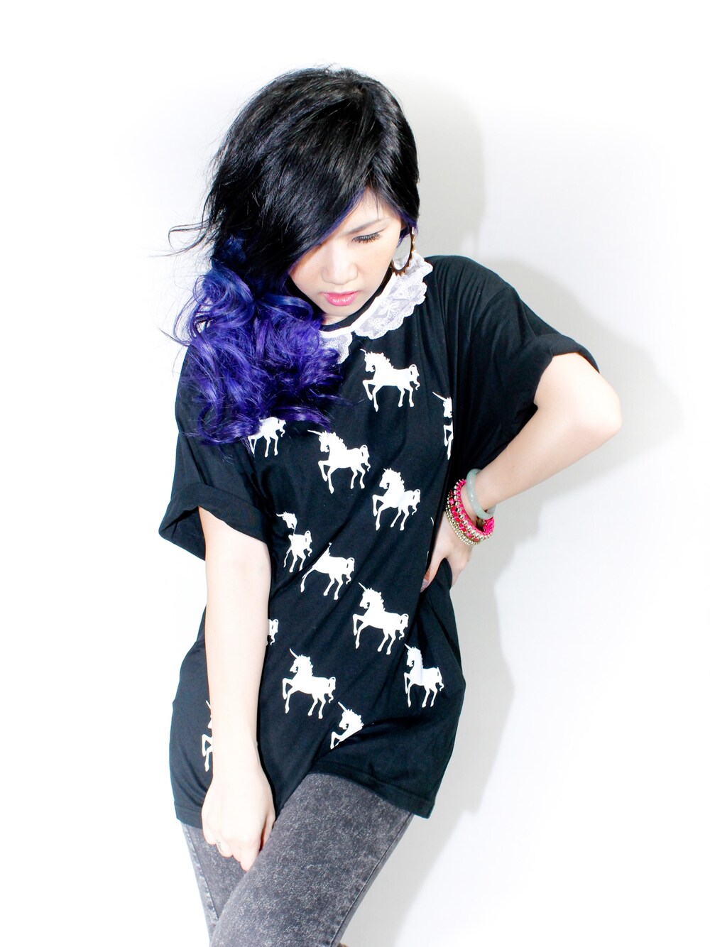 「WEARBOOKエントリー、WEARママ部、WEARパパ部、WEAR、lace、stylelazy」｜「alice takes a tripのアイテム（Tシャツ/カットソー、ブラック系）」を使った、Da_Yeungさん（レディース・161cm）の秋コーディネートの1枚目の写真
