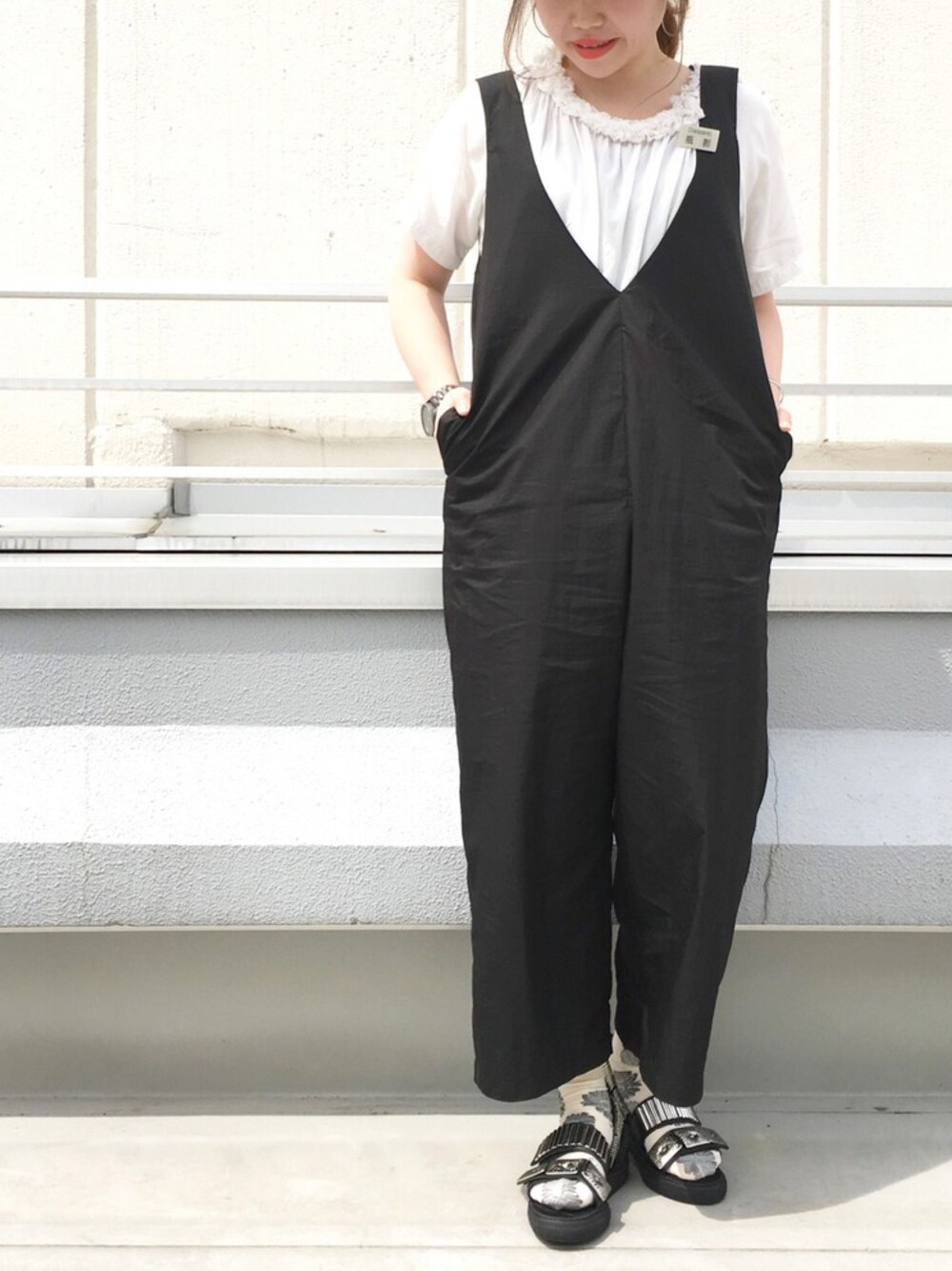 「モノクロ、ハット、TOGA、白、黒、スマイル」｜「CIAOPANICのアイテム（Tシャツ/カットソー、ホワイト系）」を使った、カメワリアオイさん（レディース・160cm）の春コーディネートの1枚目の写真