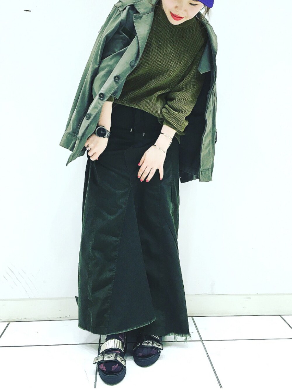 「みどり、カジュアル、ロングスカート、スマイル、キャップ、カーキ、ワントーンコーデ、春、NEEDLES、TOGA」｜「CIAOPANICの【Ciaopanic】　米綿12GGワッフルプルオーバー（Tシャツ/カットソー、グリーン系）」を使った、カメワリアオイさん（レディース・160cm）の春コーディネートの1枚目の写真
