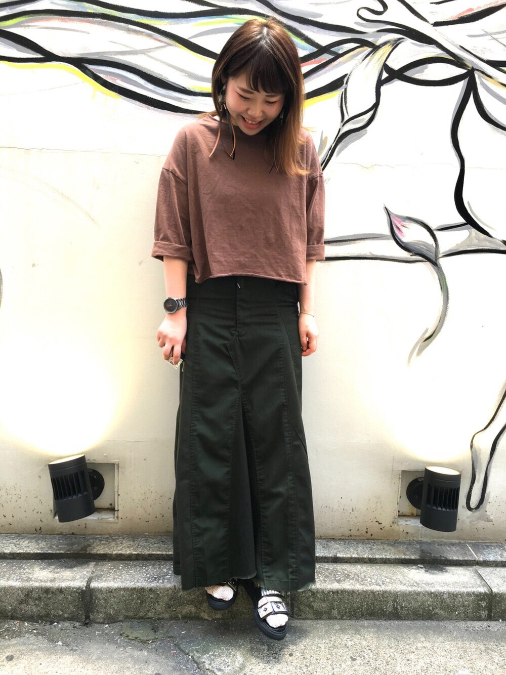 「ciaopanic、TOGA、エスニック、スマイル、サンダル、ロングスカート」｜「CIAOPANICの【Ciaopanic】ショート丈ＢＩＧスリーブＴシャツ（Tシャツ/カットソー、ブラウン系）」を使った、カメワリアオイさん（レディース・160cm）の春コーディネートの1枚目の写真