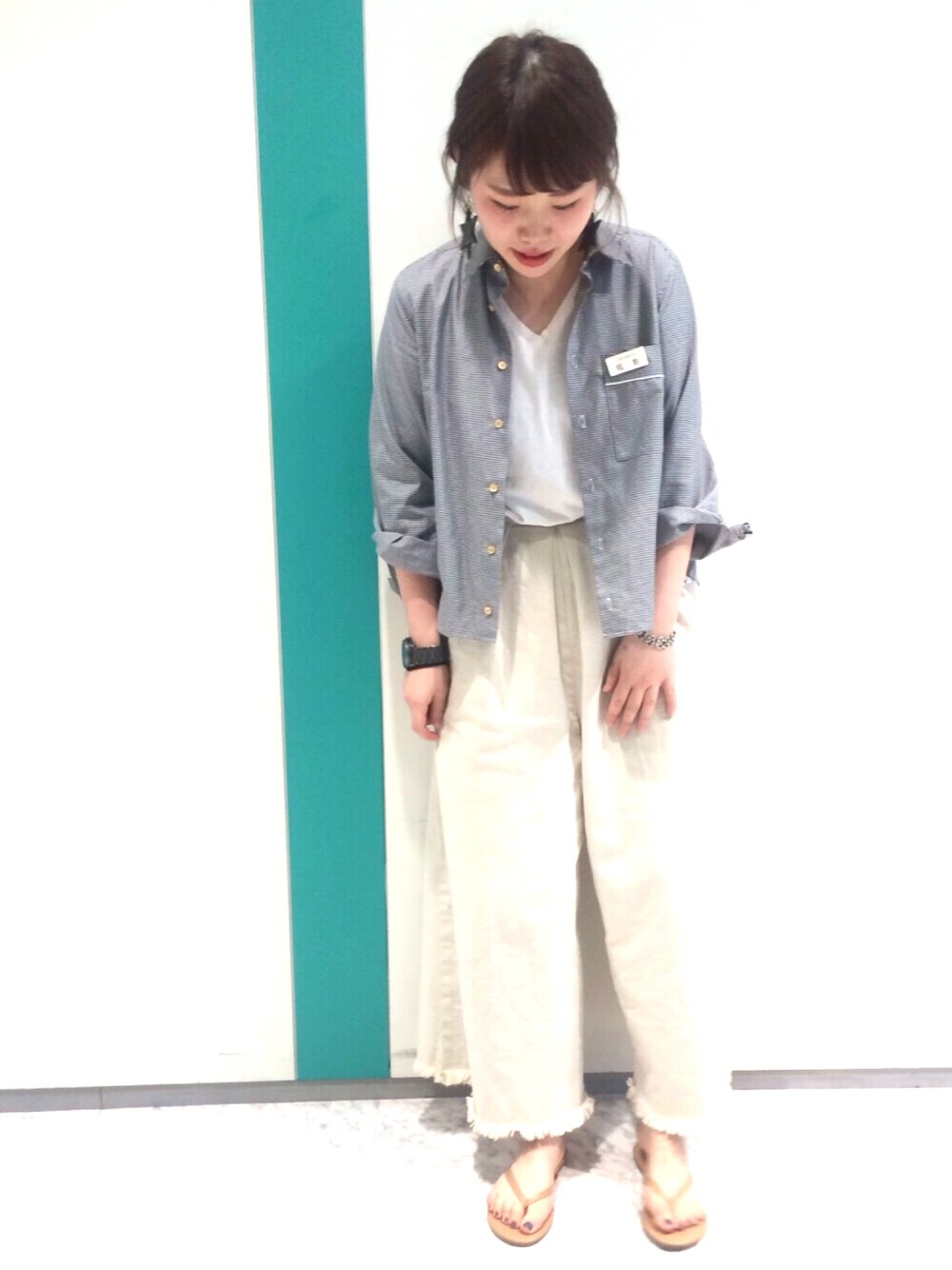 「おほしさま、ラフ、ビーサン、スマイル、白Tシャツ」｜「CIAOPANICのアイテム（Tシャツ/カットソー、ホワイト系）」を使った、カメワリアオイさん（レディース・160cm）の春コーディネートの1枚目の写真
