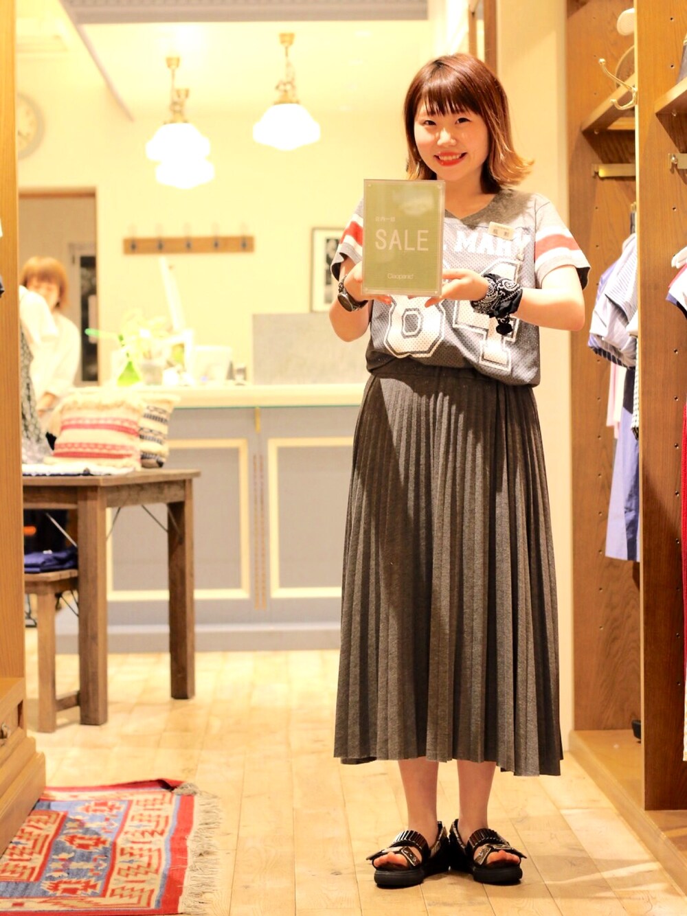 「プリーツスカート、ワントーンコーデ、グレー、メッシュ、ciaopanic、ciaopanic広島、TOGA、TOGA PULLA、スマイル、ソトハネ」｜「CIAOPANICのアイテム（スカート、グレー系）」を使った、カメワリアオイさん（レディース・160cm）の夏コーディネートの1枚目の写真