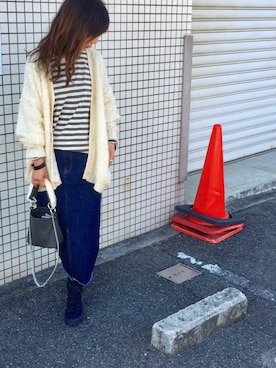 「AZUL by moussy（アズールバイマウジー）のフロントスリットデニムミディスカート（デニムスカート）」を使った、しずさん（レディース・156cm）の冬コーディネート