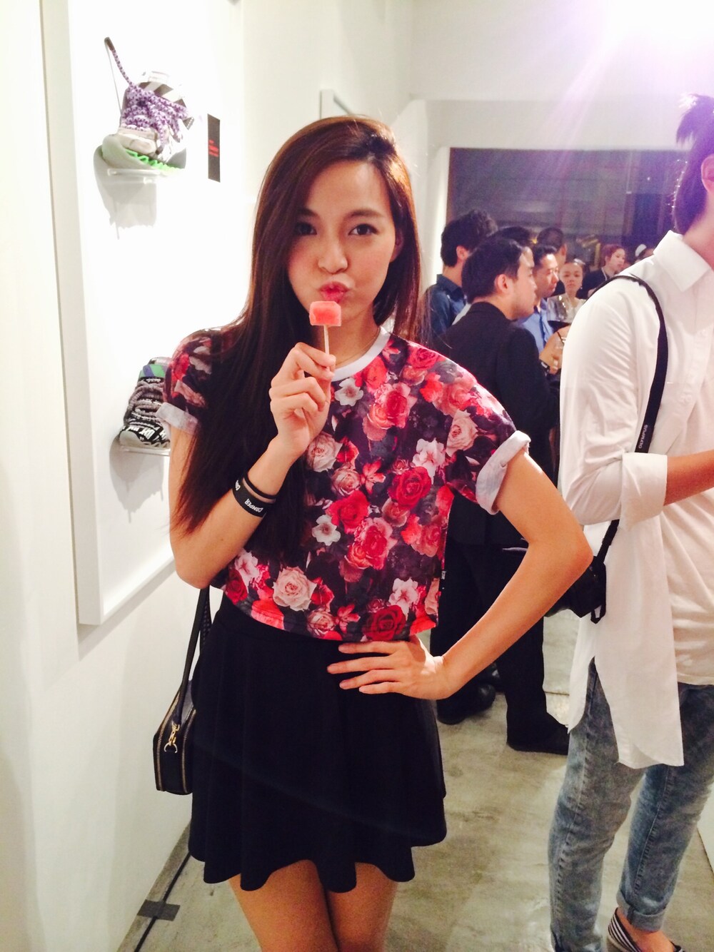 「floral、pattern、model、hkgirl、hkmodel」｜「iTのアイテム（Tシャツ/カットソー、その他）」を使った、kenjiziyiさん（レディース・165cm）の夏コーディネートの1枚目の写真