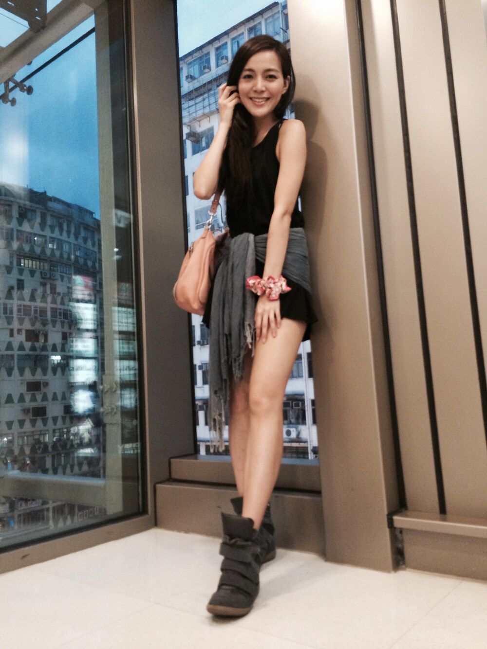 「hkgirl、hkmodel、hk、SEE  BY CHLOE、STEVE MADDEN、asos、causal」｜「asosのアイテム（ワンピース、ブラック系）」を使った、kenjiziyiさん（レディース・165cm）の夏コーディネートの1枚目の写真
