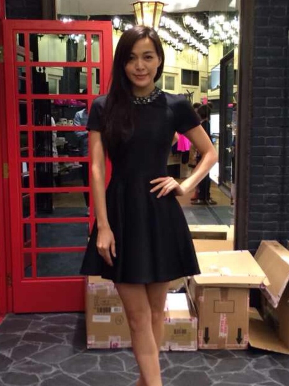 「Ted Bakerのアイテム（ワンピース、ブラック系）」を使った、kenjiziyiさん（レディース・165cm）の秋コーディネートの1枚目の写真