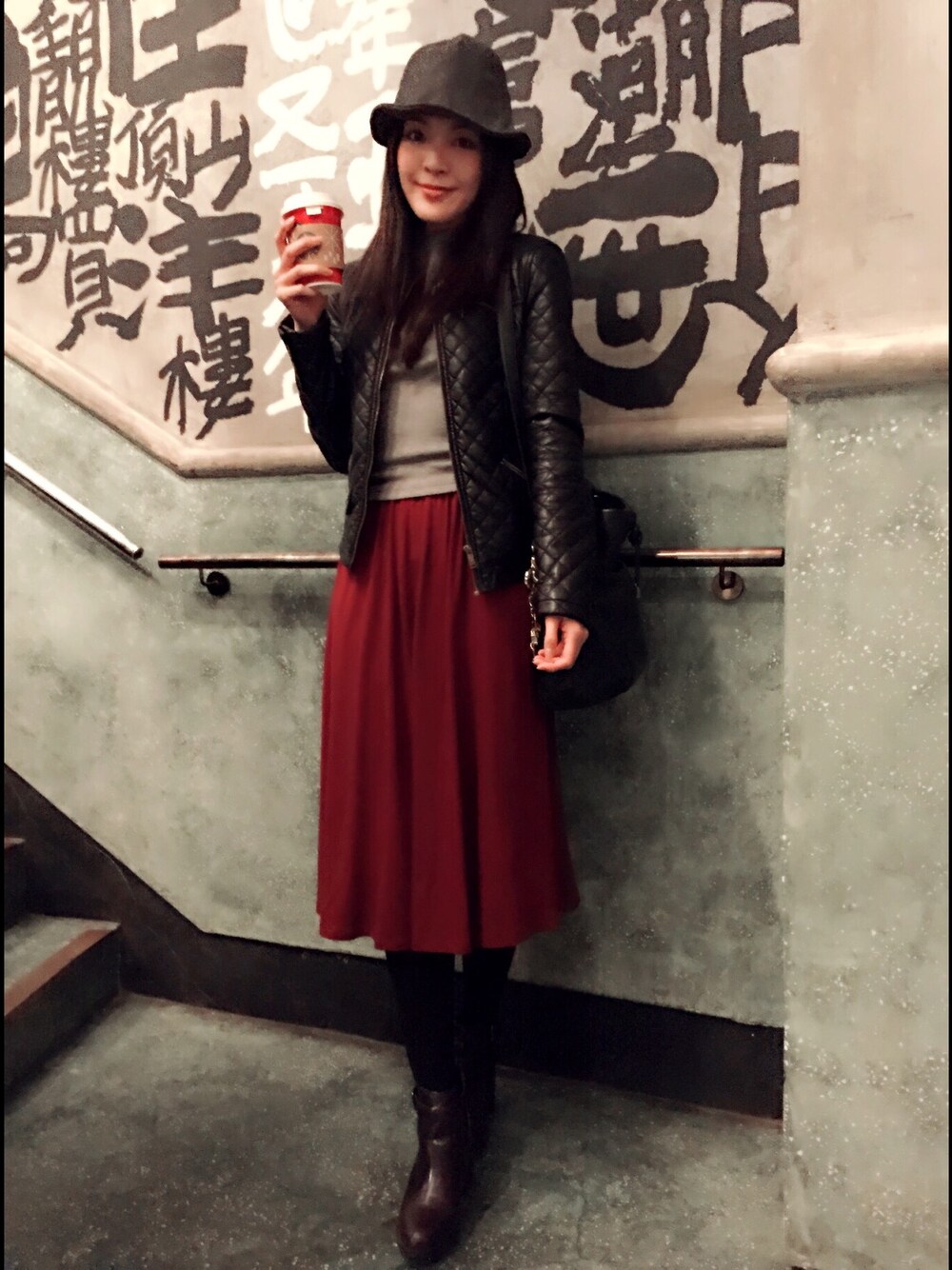 「kenjiziyi、starzpeople、hkmodel、hkgirl、hkig、ZARA、asos、TOPSHOP、model、Hong Kong」｜「TOPSHOPのアイテム（タンクトップ、グレー系）」を使った、kenjiziyiさん（レディース・165cm）の冬コーディネートの1枚目の写真