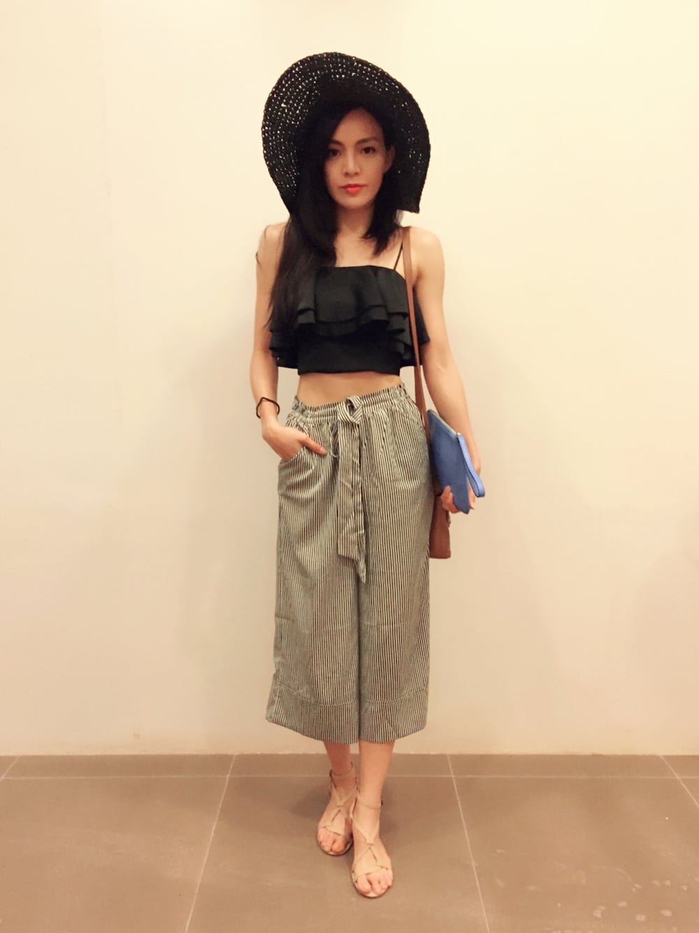 「kenjiziyi、starzpeople、hkmodel、hkgirl、TOPSHOP、hat、black」｜「ZARAのアイテム（その他パンツ、ブラック系）」を使った、kenjiziyiさん（レディース・168cm）の春コーディネートの1枚目の写真