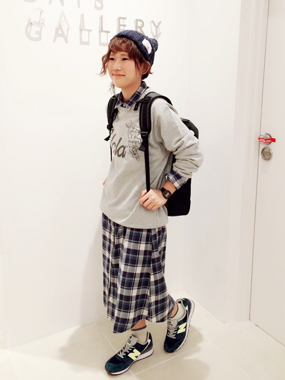「SEVENDAYS＝SUNDAY、UCLA、New Balance、グリーン、カジュアル」｜「SEVENDAYS=SUNDAYのビンテージネル　長袖シャツワンピース（ワンピース、グリーン系）」を使った、三宅 紗也加さん（レディース・156cm）の秋コーディネートの1枚目の写真