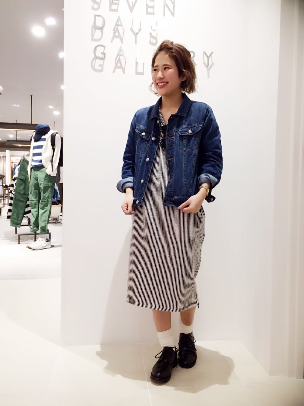 「SEVENDAYS＝SUNDAY、春、春コーデ、ストライプ」｜「SEVENDAYS=SUNDAYの１０ＯＺデニム　Ｇジャン（ブルゾン、ブルー系）」を使った、三宅 紗也加さん（レディース・156cm）の春コーディネートの1枚目の写真