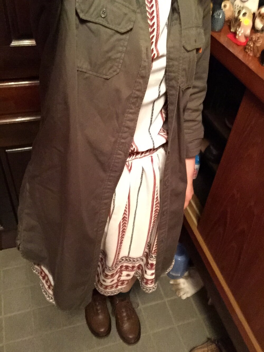 「カーキ、セットアップ、秋服」｜「Crispのアイテム（トップス、ホワイト系）」を使った、natsumiさん（レディース・158cm）の秋コーディネートの1枚目の写真