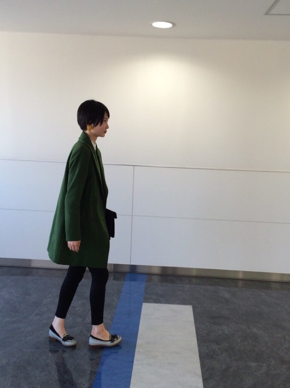 「jeffreycampbell、ローファー」｜「ZARAのアイテム（チェスターコート、グリーン系）」を使った、ゆかりんぐさん（レディース・170cm）の冬コーディネートの1枚目の写真
