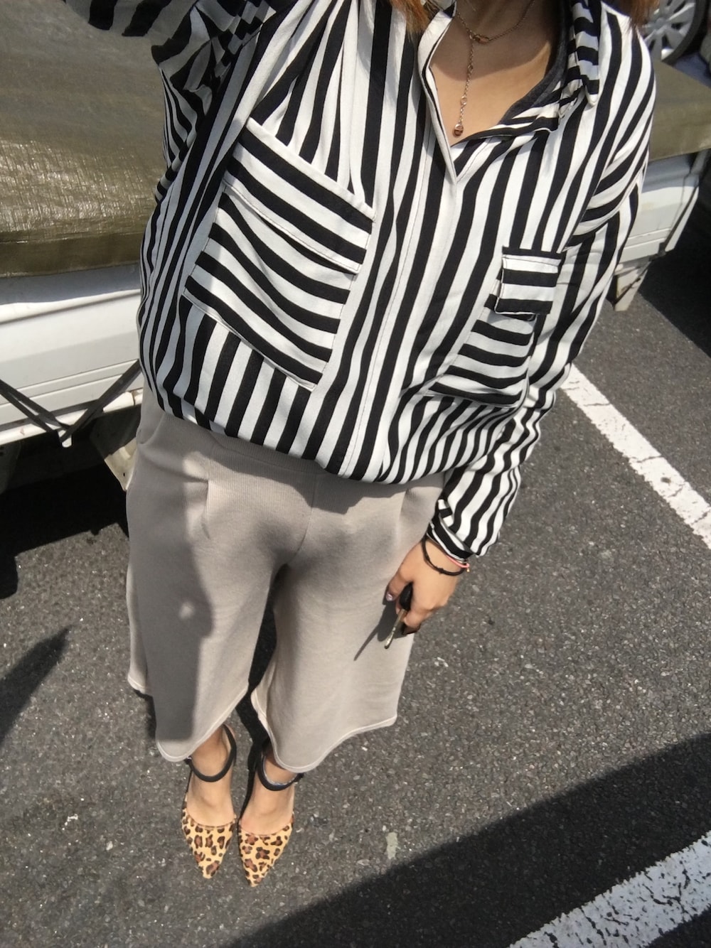 「レオパード、ストライプ、カジュアルコーデ」｜「ZARAのアイテム（シャツ/ブラウス、ホワイト系）」を使った、chimiさん（レディース・153cm）の春コーディネートの1枚目の写真