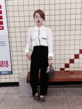 「MARC JACOBS（マークジェイコブス）のアイテム（クラッチバッグ）」を使った、DORIDORINOLITERさん（レディース・160cm）の秋コーディネート