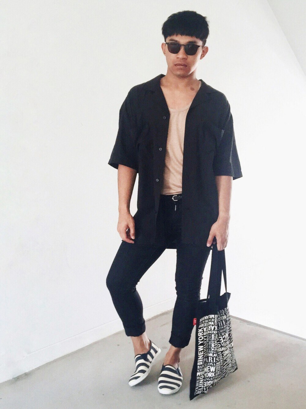 「H&M、summer、collection、black、Nude、beige、casual、Zalora、zalorasg」｜「H&Mのアイテム（Tシャツ/カットソー、ブラック系）」を使った、Fauzi Jafferiさん（メンズ・168cm）の春コーディネートの1枚目の写真