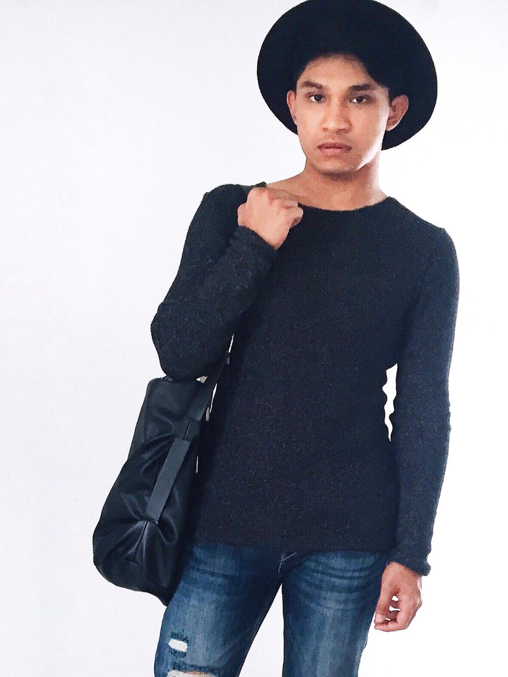 「sweater、ZARA、TOPMAN、H&M、casual」｜「H&Mのアイテム（ニット/セーター、ブラック系）」を使った、Fauzi Jafferiさん（メンズ・168cm）の春コーディネートの1枚目の写真