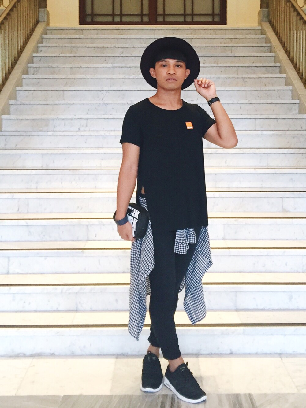 「ART、TOPMAN、Zalora、zalorasg、H&M、NIKE、MARC BY MARC JACOBS、exhibition、streetfashion」｜「ZALORAのアイテム（Tシャツ/カットソー、ブラック系）」を使った、Fauzi Jafferiさん（メンズ・168cm）の春コーディネートの1枚目の写真