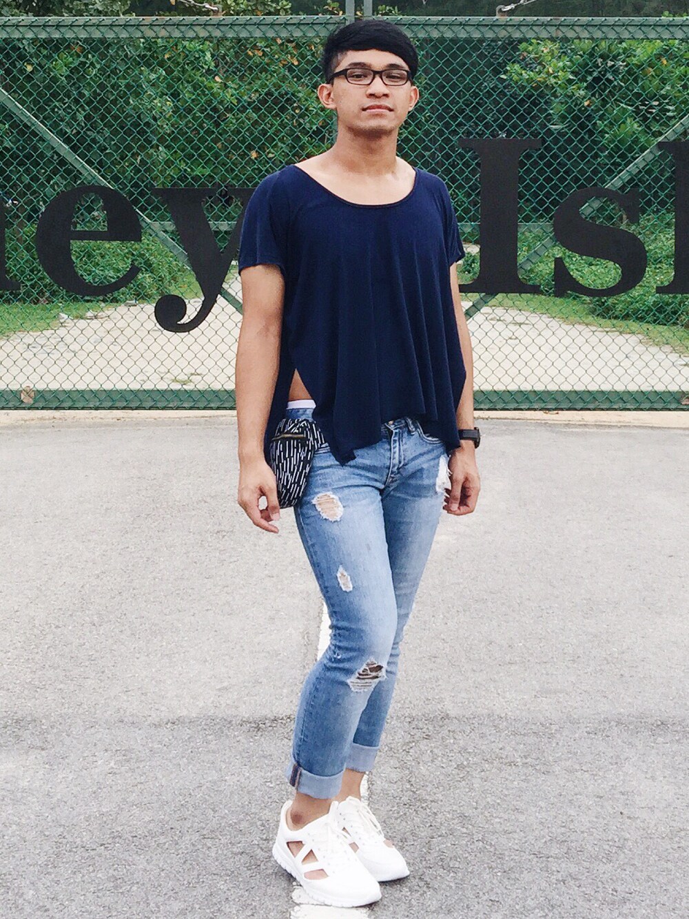 「coney island、zalorasg、ZaloraxWear、GAP、Pedro、Herschel、summer、lookbook、Singapore」｜「GAPのアイテム（デニムパンツ、ブルー系）」を使った、Fauzi Jafferiさん（メンズ・168cm）の春コーディネートの1枚目の写真