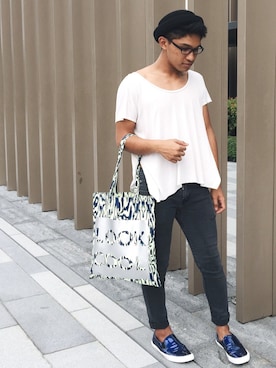 「MONKI（モンキ）のアイテム（トートバッグ）」を使った、Fauzi Jafferiさん（メンズ・168cm）の春コーディネート