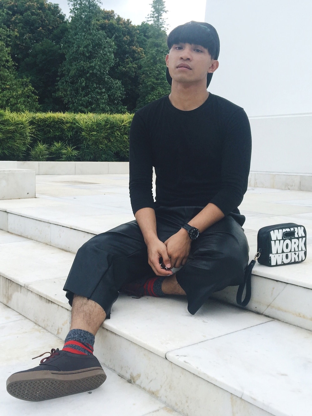 「summer、ZaloraxWear、zalorasg、Singapore、GAP、MARC BY MARC JACOBS、etnies、MONKI、UNIQLO、kenneth cole」｜「UNIQLOのアイテム（Tシャツ/カットソー、ブラック系）」を使った、Fauzi Jafferiさん（メンズ・168cm）の春コーディネートの1枚目の写真