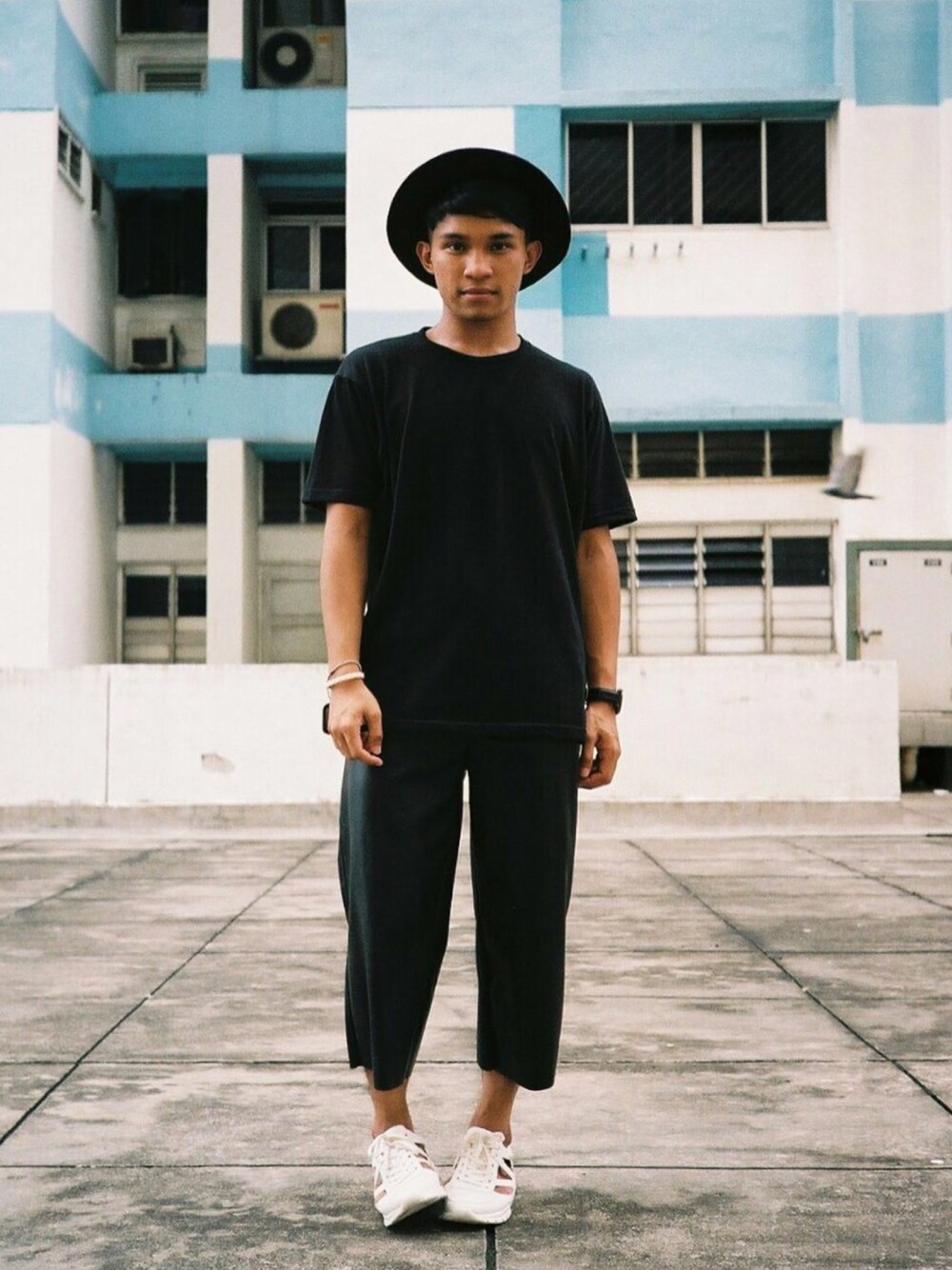 「TOPMAN、UNIQLO、MONKI、Pedro、ZaloraxWear、zalorasg、lookbook、ootd、WEGO、WEARBOOKエントリー」｜「UNIQLOのアイテム（Tシャツ/カットソー、ブラック系）」を使った、Fauzi Jafferiさん（メンズ・168cm）の夏コーディネートの1枚目の写真