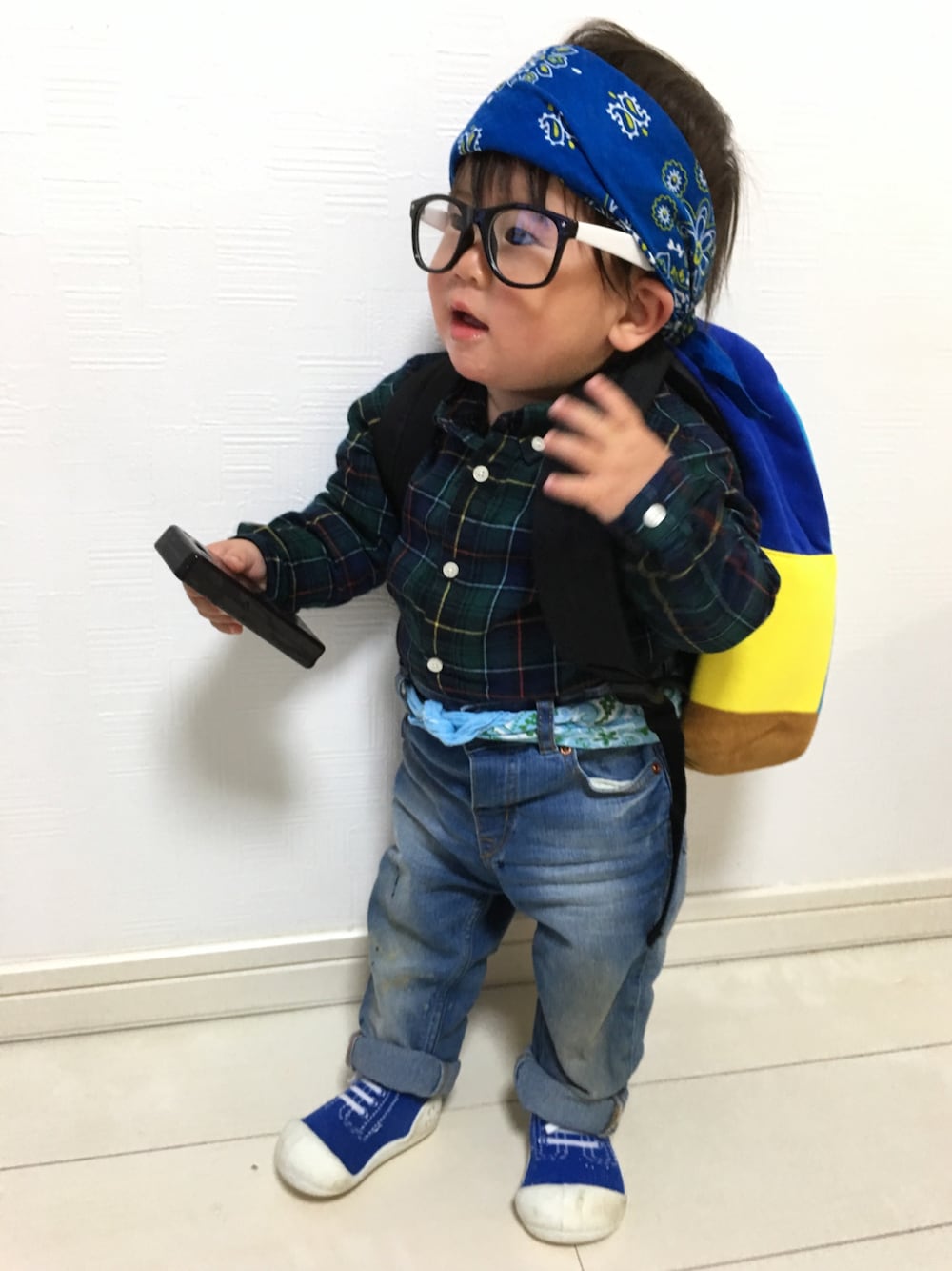 「赤ちゃんコーデ、11ヶ月、バンダナ、めがね、デニムパンツ、チェックシャツ、ベビーシューズ、オタクコーデ、ヲタコーデ祭」｜「RALPH LAURENのアイテム（シャツ/ブラウス、グリーン系）」を使った、tⅲ♥︎brothersさん（キッズ・60cm）の春コーディネートの1枚目の写真