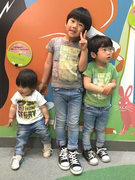 「三兄弟」｜「アイテム（その他）」を使った、tⅲ♥︎brothersさん（キッズ・90cm）の春コーディネート